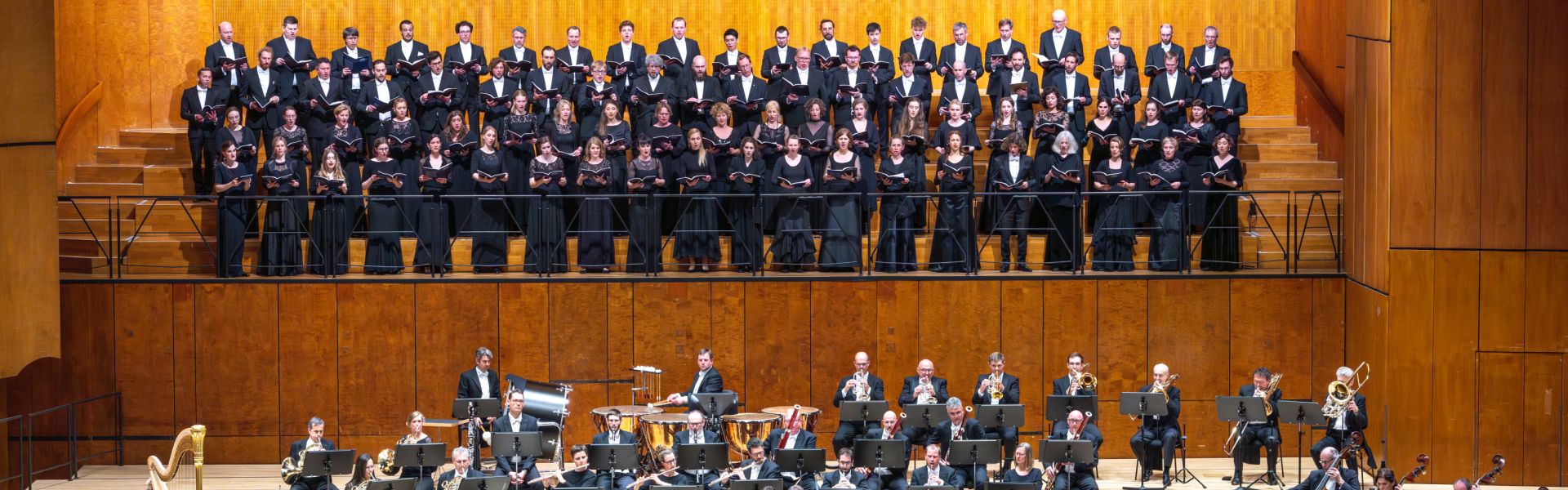 Festivalchor mit Stuttgarter Philharmonikern im Beethoven-Saal (Foto: Holger Schneider)